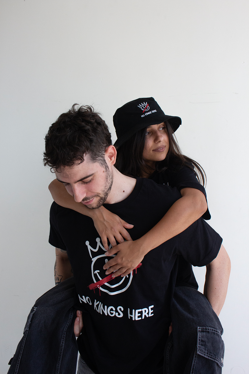 No Kings Here (Black) T-Shirts