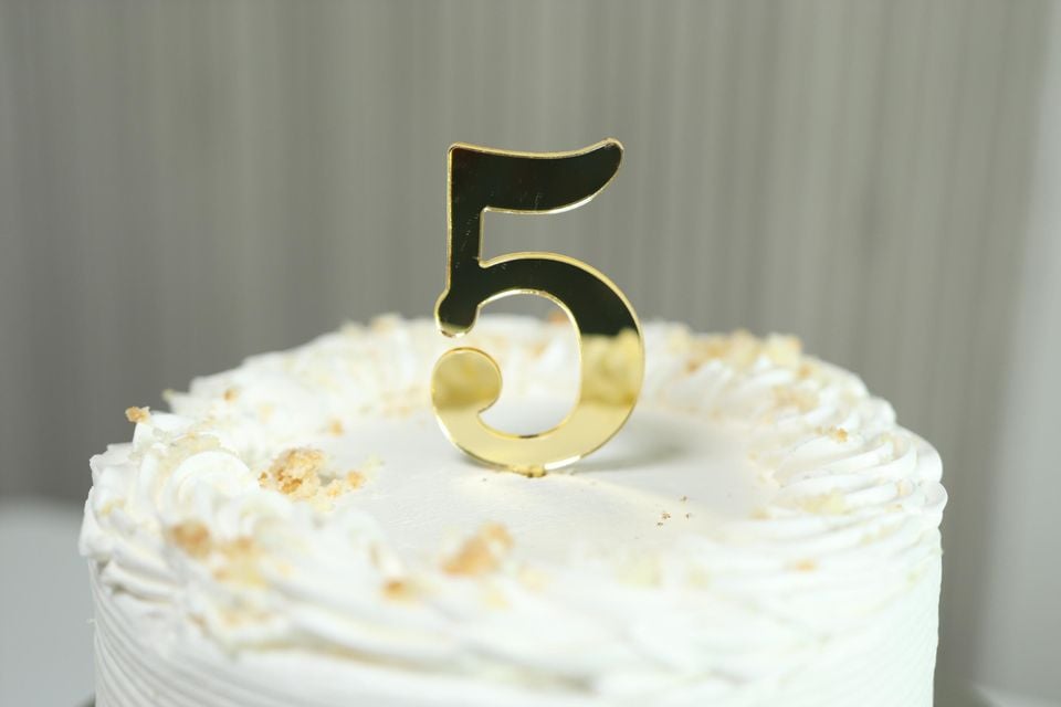 Number acrylic Cake Topper Wedding table number Birthday Cake Mirrored Gold Silver Cake Charm Custom number 1st Birthday Personalized