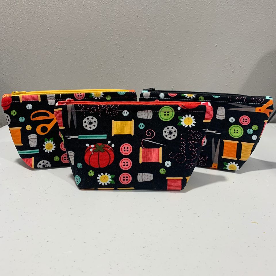 Sewing zipper pouch