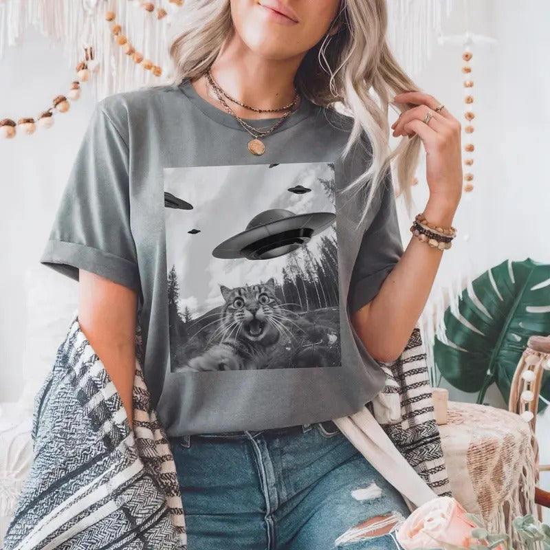 Cat UFO Funny Alien Encounter Cozy Cat Lovers Sci Fi Fans T-Shirts