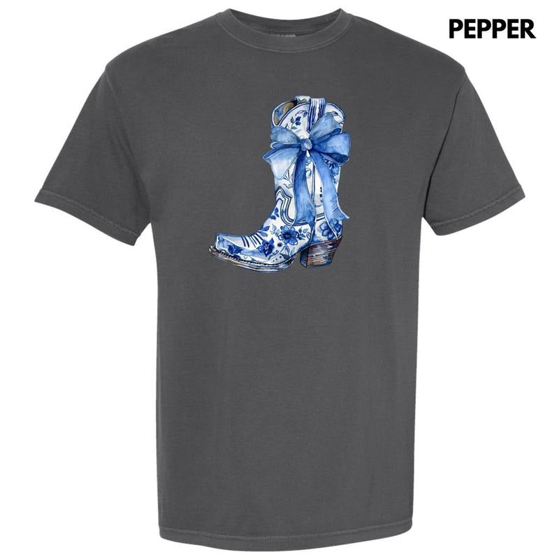 Delicate Floral Boot Comfort Colors 'NLB' T-Shirts
