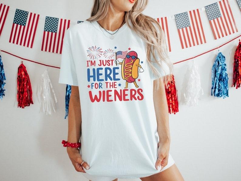 Just Here Wieners Shirt Hot Dog 4th July Funny Hot Dog Independence Day Retro America Patriotic Weenies T-Shirts