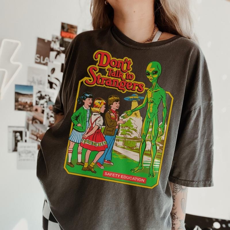 Retro Halloween Shirt Don'T Talk Strangers Shirt Vintage Halloween Spooky Season 90s Halloween Fan Shirt T-Shirts