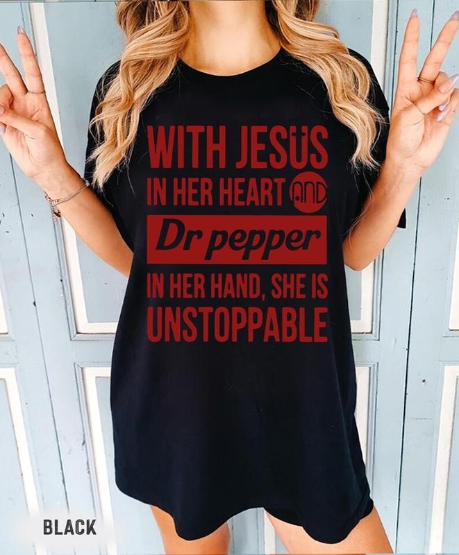 [Up 5XL] Jesus Her Heart Shirt Dr Pepper Shirt Dr Pepper Pink Bow Coquette Shirt Dr Pepper Lovers Shirts Cute Trip Shirt T-Shirts