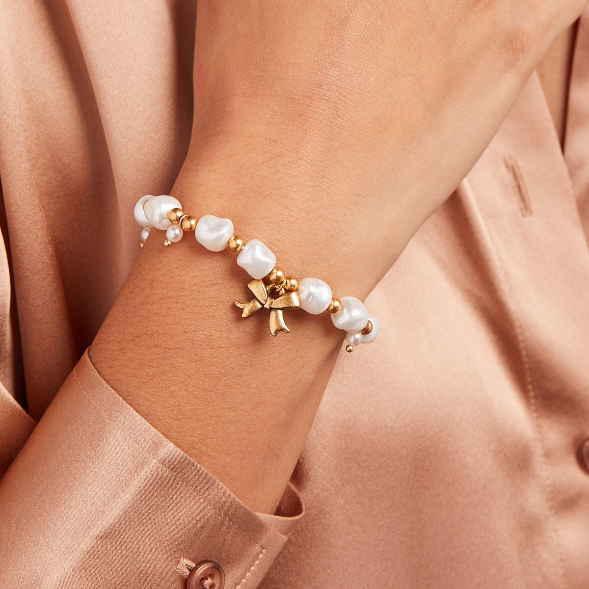 Bow Pearl Stretch Bracelet T-Shirts
