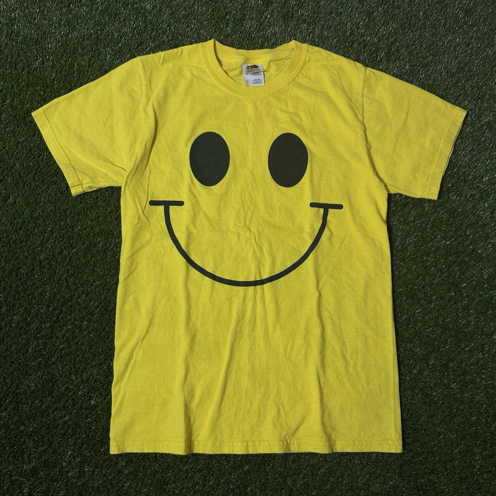 Yellow Y2K Big Smiley Face Graphic T-Shirt Size S