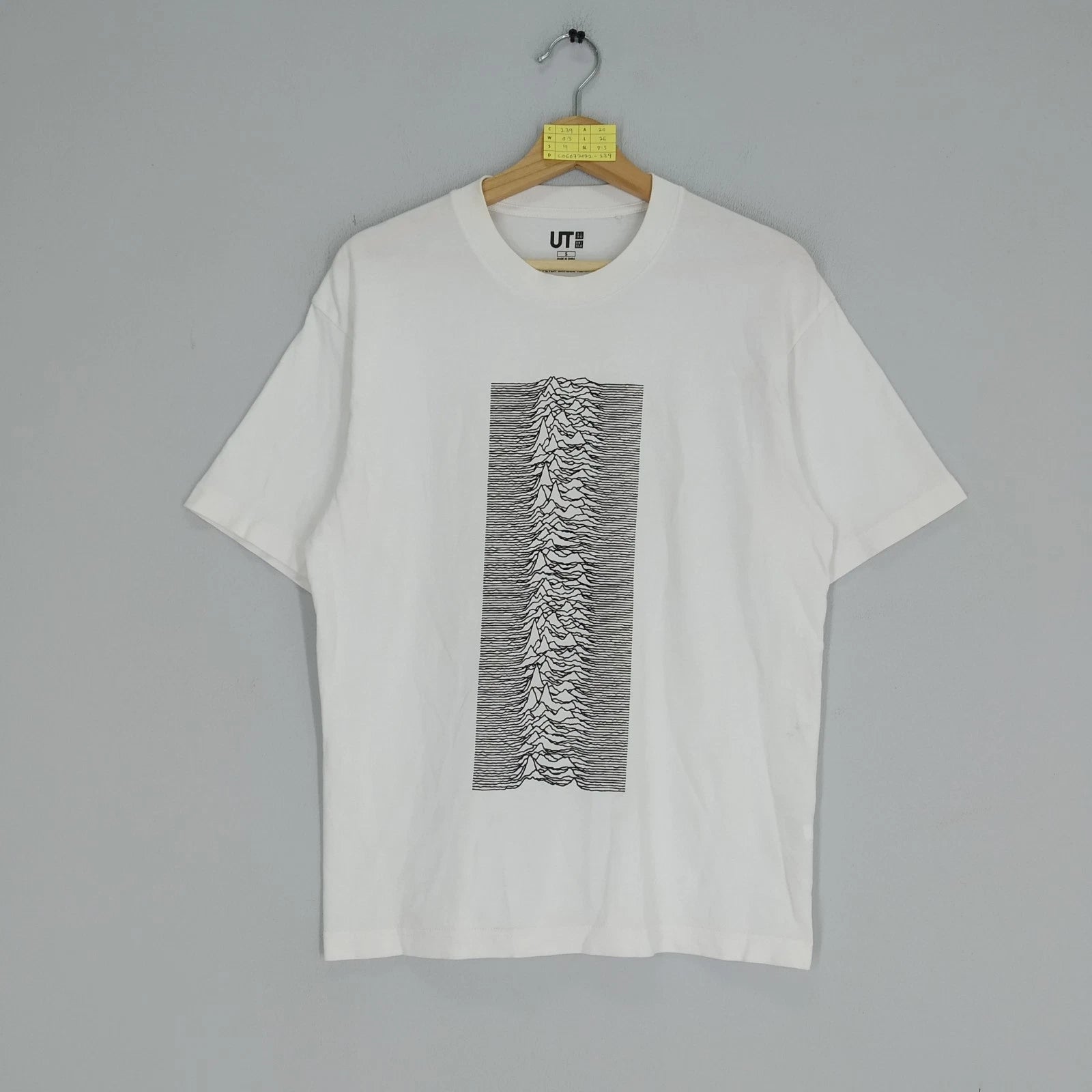 Uniqlo UT Peter Saville X Joy Division Unknown Pleasure T Shirt Size S