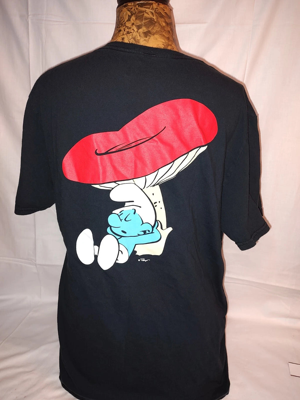 Smurfs T-shirt Sleepy Lazy Smurf Under A Mushroom Colorful Mens Size L Black