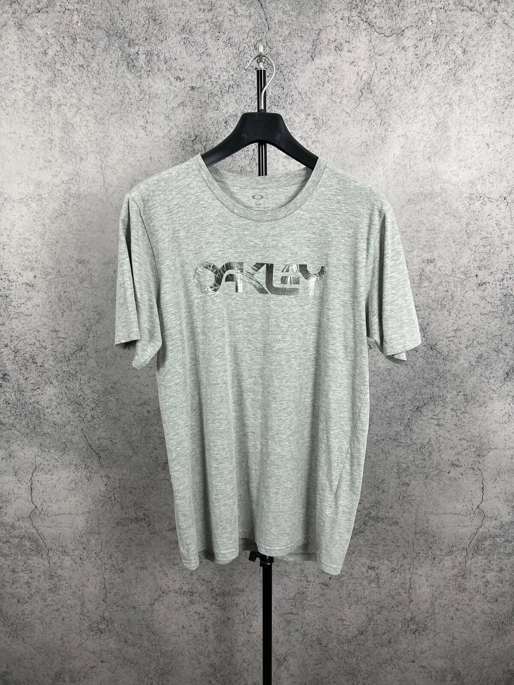 Oakley Men’s T-Shirt Grey size Medium Big Graphic Print Y2K Cotton Short Sleeve