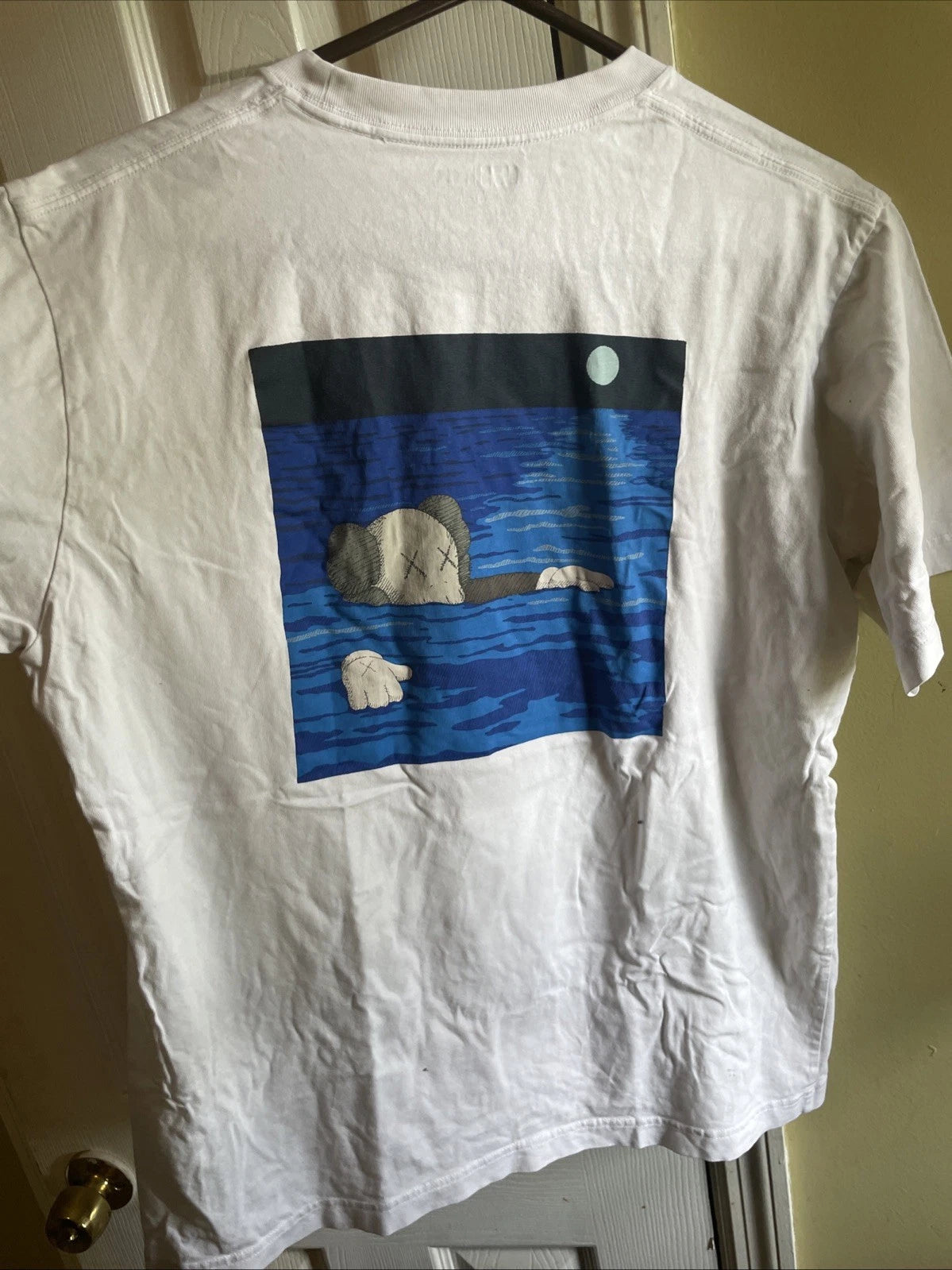 Uniqlo UT x Kaws Short Sleeve Graphic White T-Shirt Mens Size (L) Streetwear