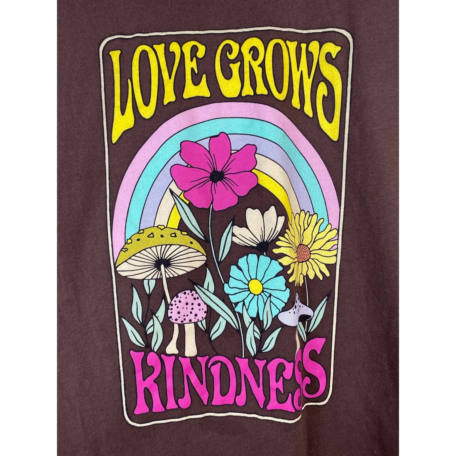 Fifth Sun Size M Brown "Love Grows Kindness" Cotton Blend T-Shirt