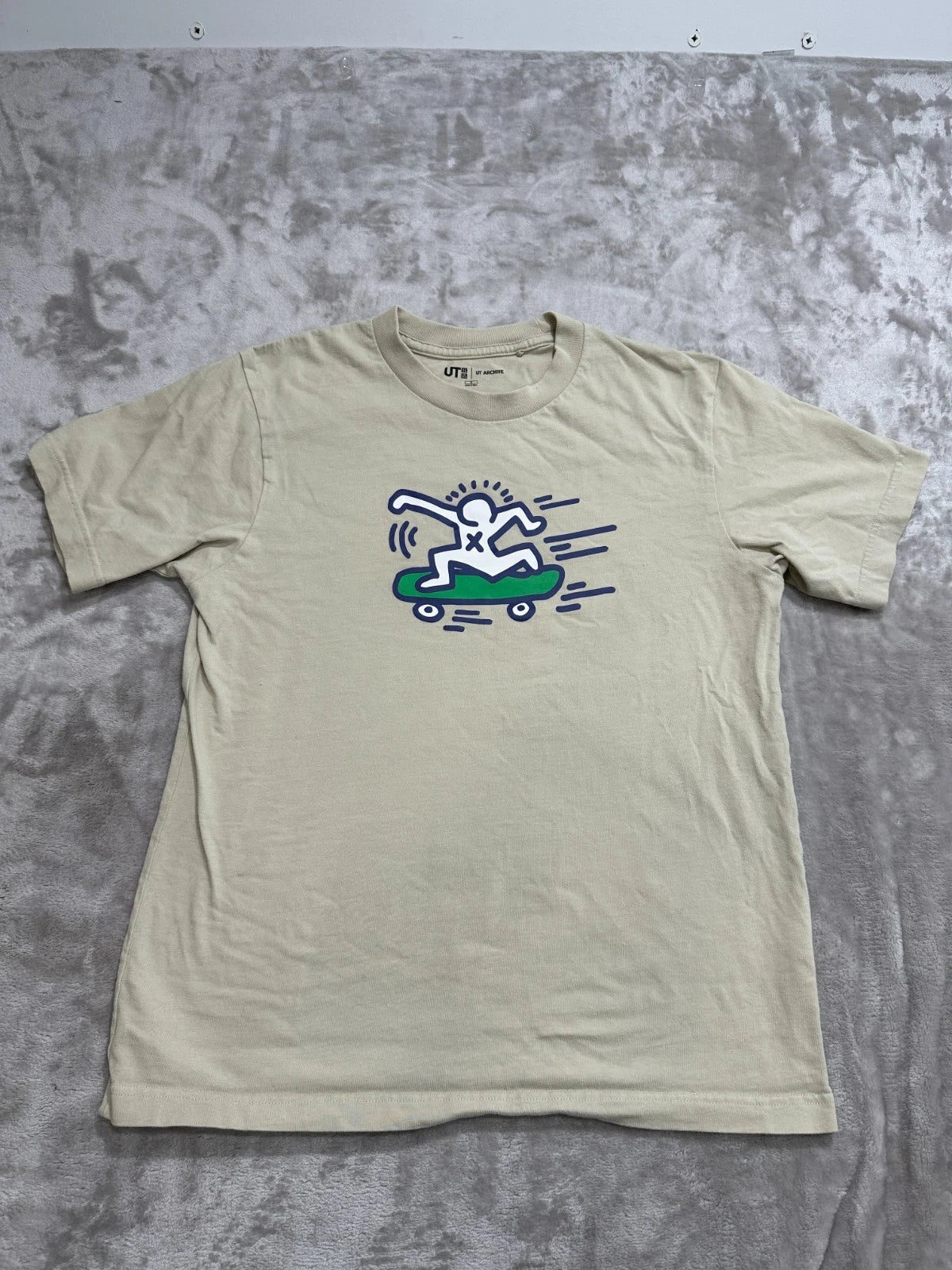 Uniqlo Keith Haring T-Shirt Mens Size Small Beige Pop Art Skateboarding EUC