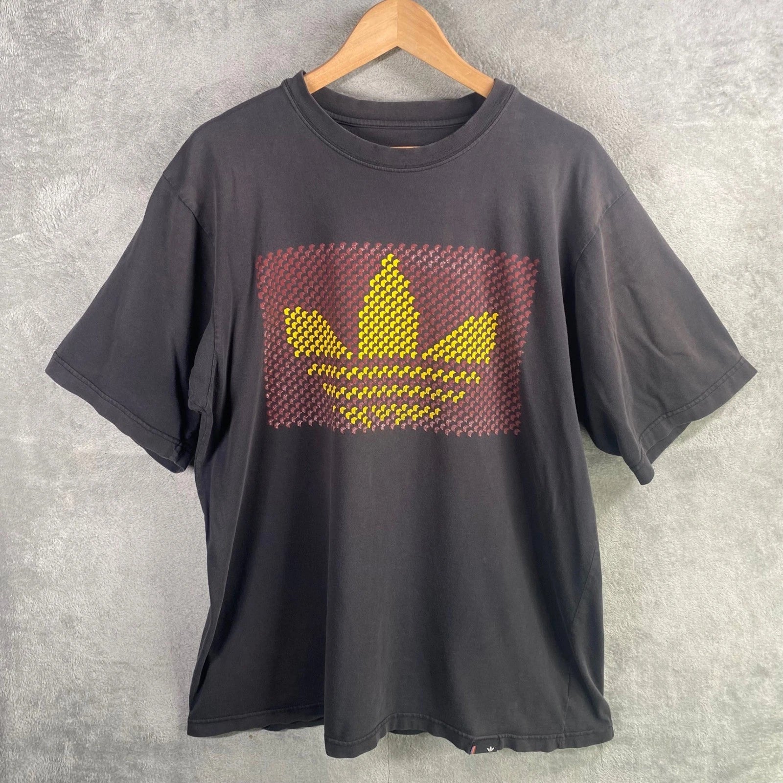 Vintage Y2k Adidas Trefoil Logo Graphic T Shirt XL Athleisure Streetwear