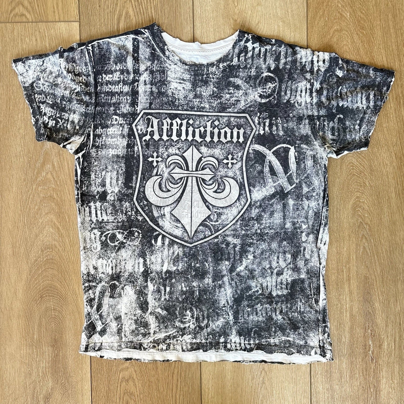 Vintage Y2K Affliction T-shirt Cross All Over Print Goth Men Large Black & White