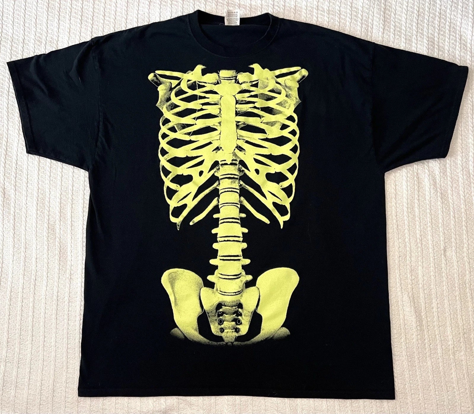 Vintage Y2K Skeleton Glow in the Dark T-Shirt size 2XL 24.5” X 30”