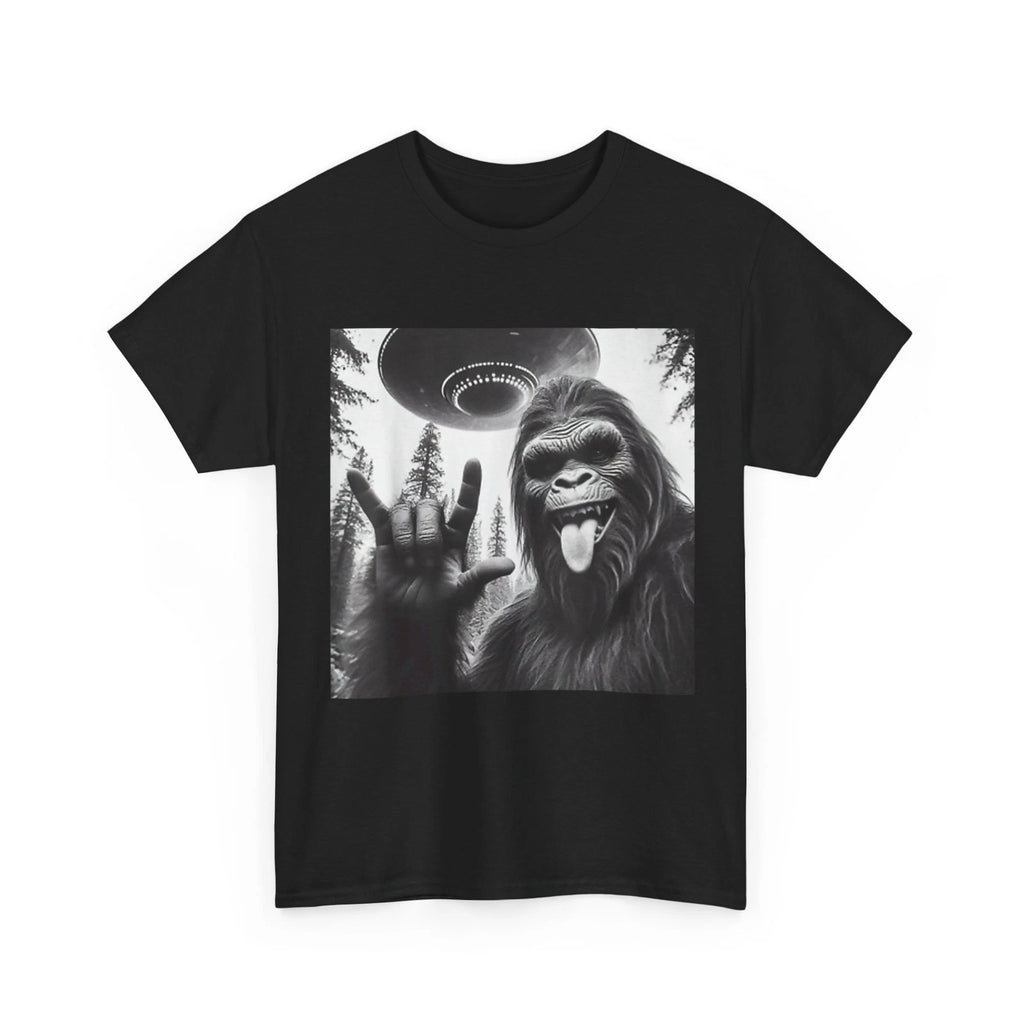 Funny Sasquatch Bigfoot Rock On Selfie With UFO Alien T-Shirt