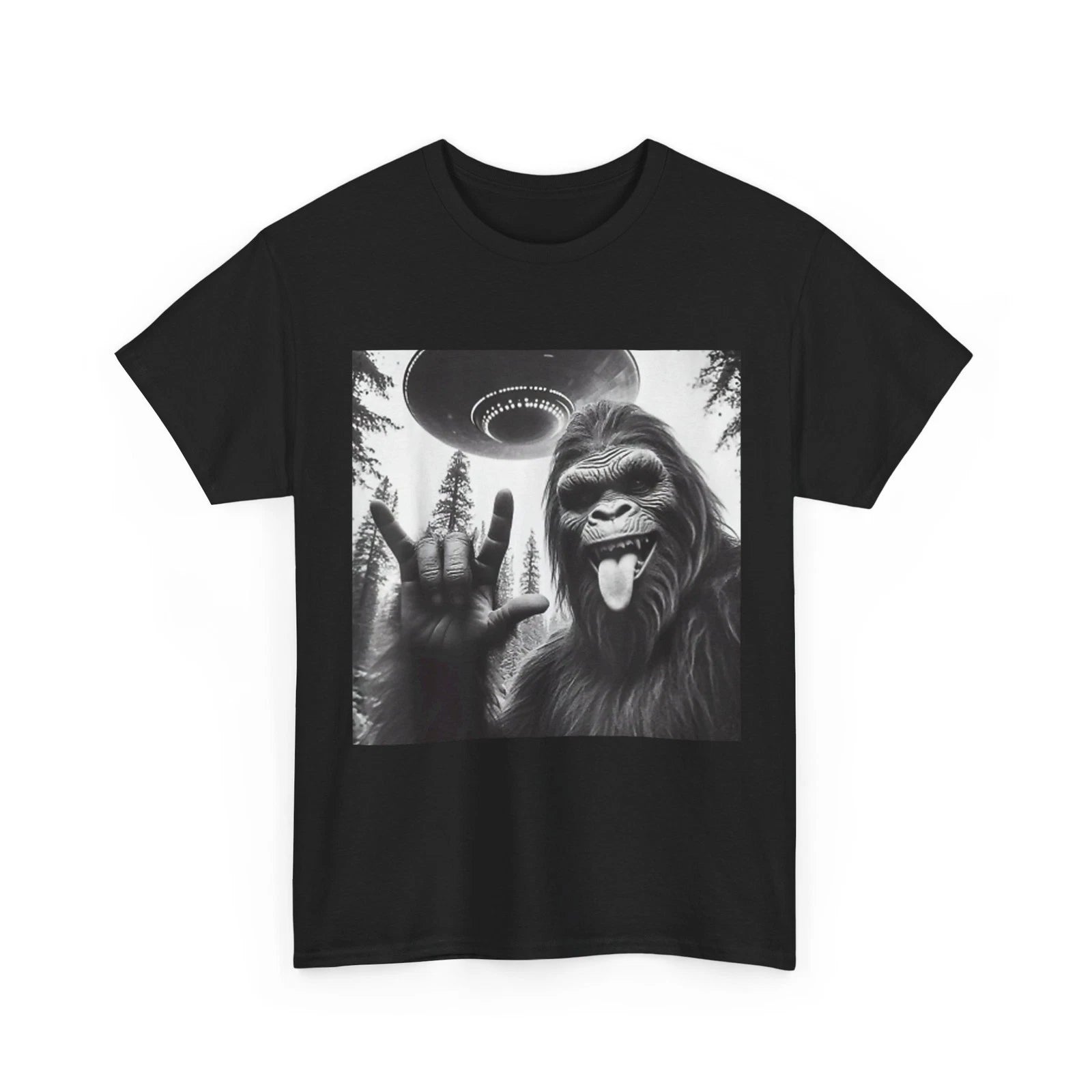 Funny Sasquatch Bigfoot Rock On Selfie With UFO Alien T-Shirt