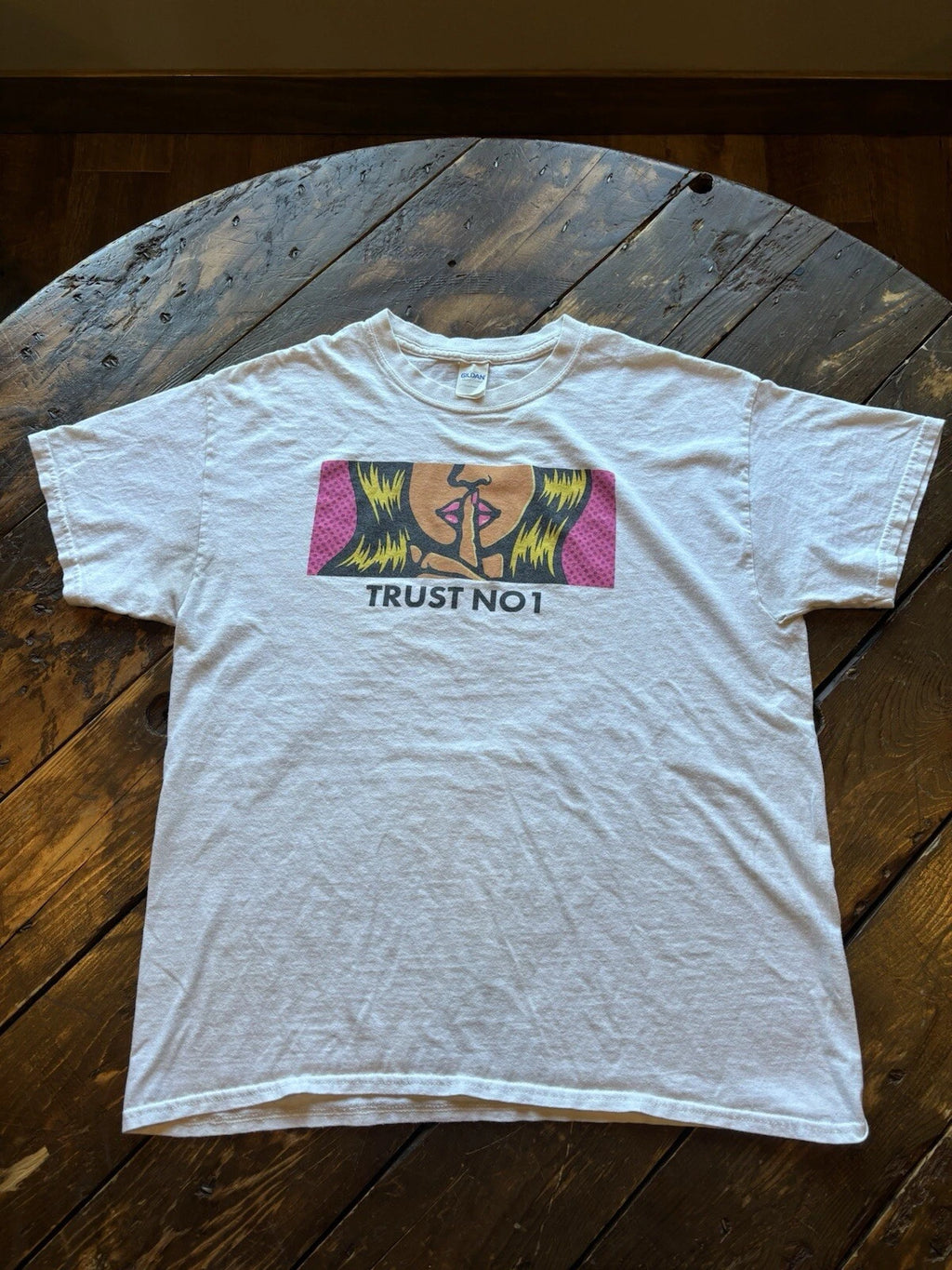 "Trust No1" Graphic T-Shirt – Pop Art Design, Gildan Heavy Cotton, Size Large