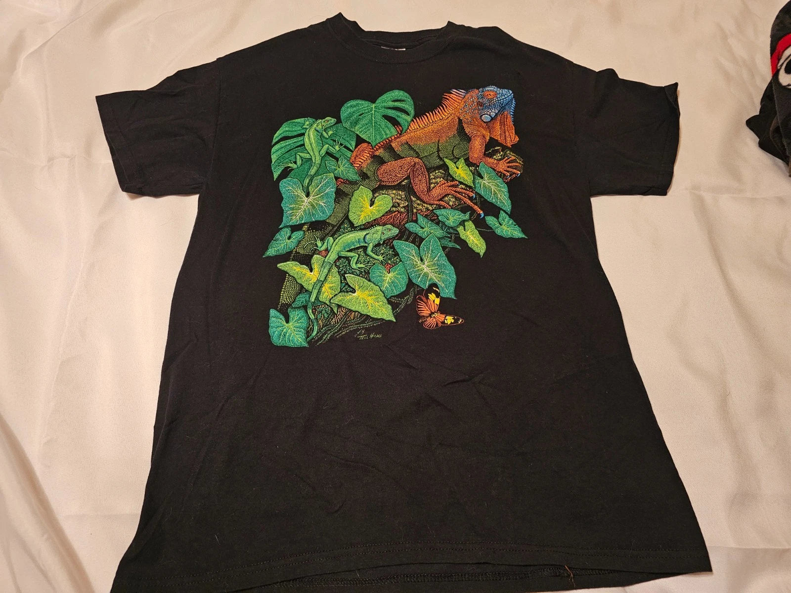 Gildan Iguana Lizard Reptile Shirt - Adult Size Medium