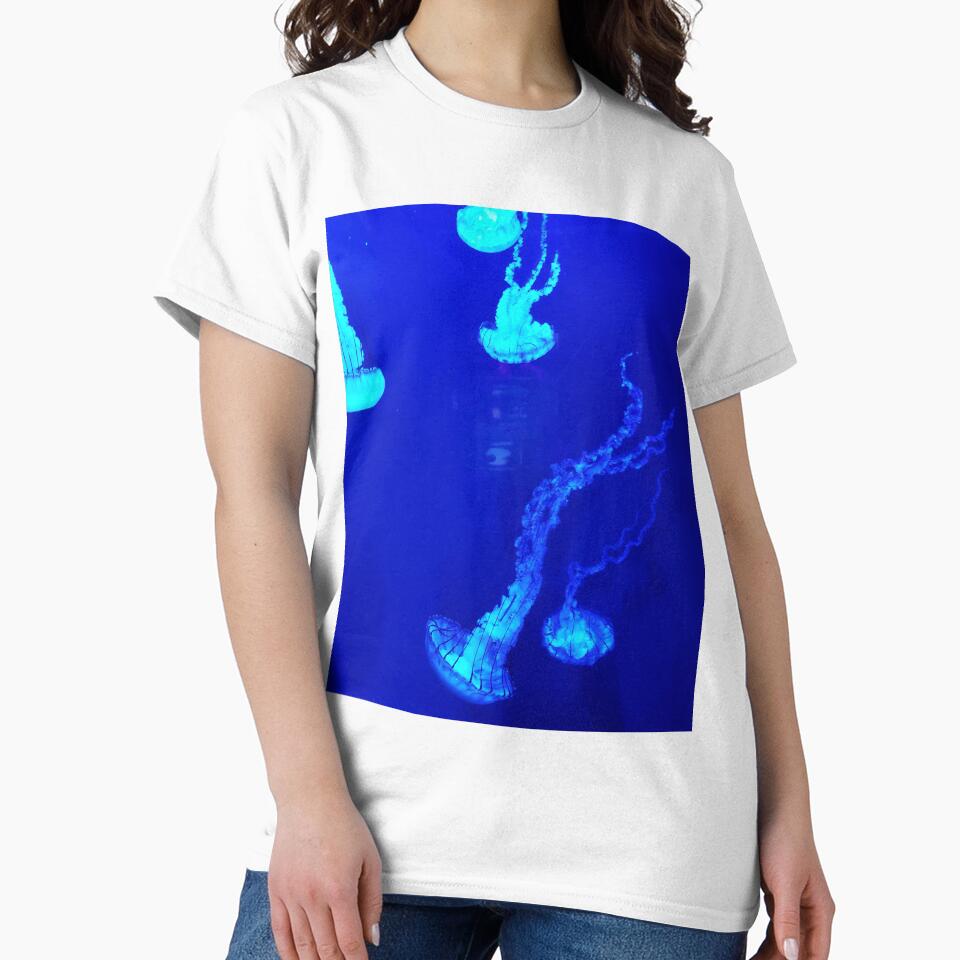 Long Jellyfish by Simon McClendon